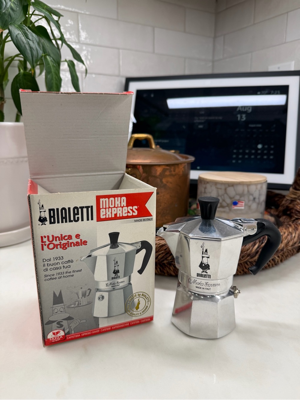 Authentic BIALETTI Moka Express Stovetop Expresso Maker - 1 CUP - NEW OPEN BOX